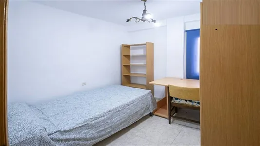 Rooms in el Camí de Vera - photo 2