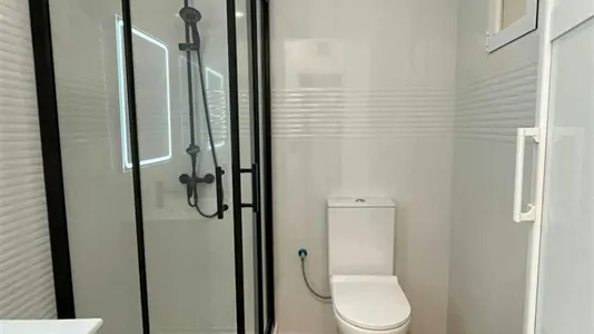 Rooms in Madrid Centro - photo 8