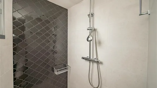 Rooms in Málaga - photo 9