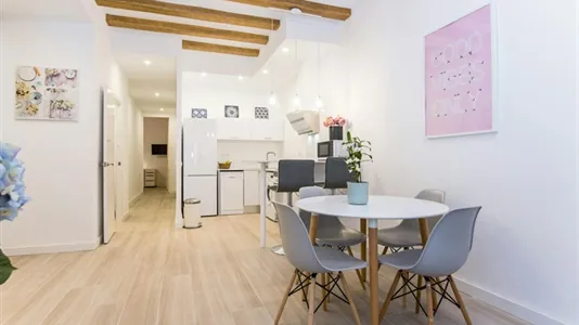 Rooms in Barcelona Ciutat Vella - photo 9