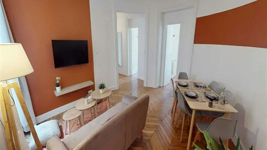 Rooms in Paris 8ème arrondissement - photo 10