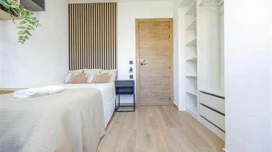 Rooms in el Camí de Vera - photo 4