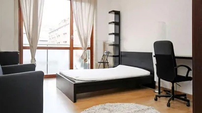 Room for rent in Milano Zona 6 - Barona, Lorenteggio, Milan