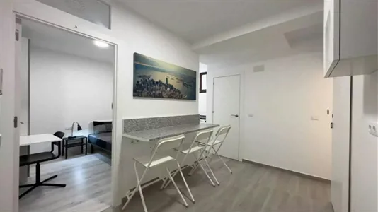 Rooms in Barcelona Ciutat Vella - photo 2