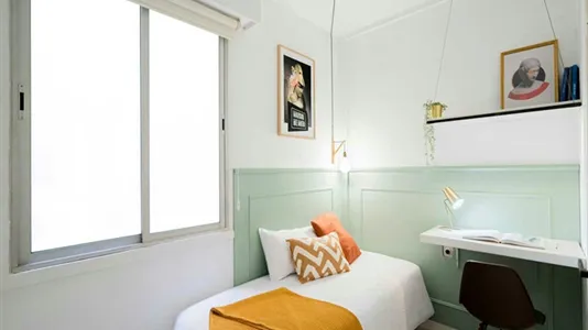 Rooms in Madrid Centro - photo 9