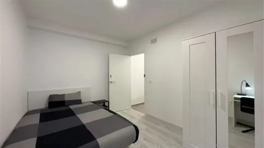 Rooms in Barcelona Ciutat Vella - photo 10