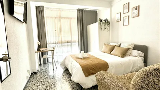 Rooms in Málaga - photo 4