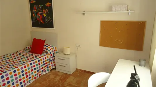 Rooms in Córdoba - photo 2