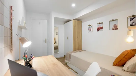 Rooms in Barcelona Eixample - photo 5