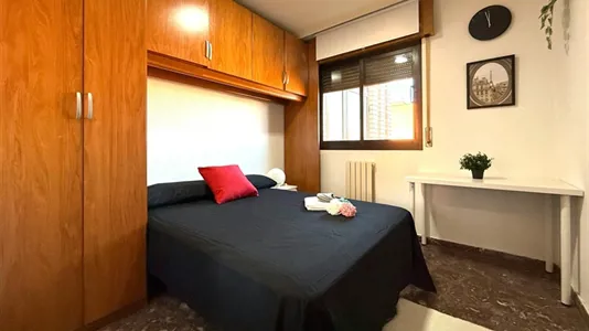 Rooms in Zaragoza - photo 1