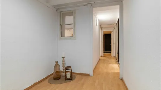 Rooms in Barcelona Ciutat Vella - photo 5