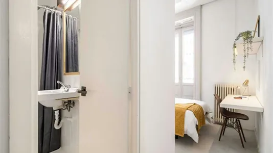 Rooms in Madrid Centro - photo 8