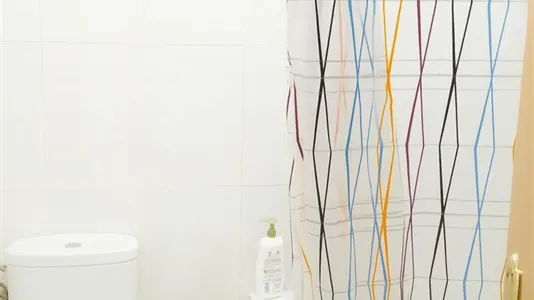 Rooms in Barcelona Ciutat Vella - photo 9