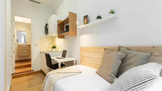 Rooms in Madrid Centro - photo 10