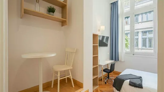 Rooms in Madrid Centro - photo 3