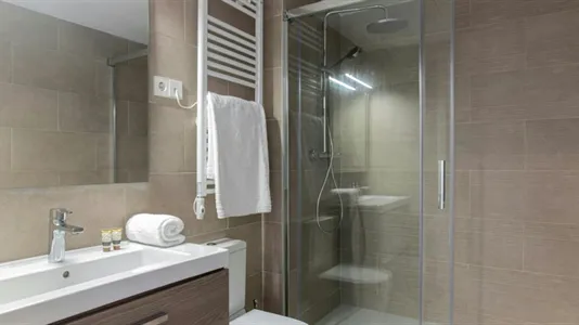 Rooms in Barcelona Ciutat Vella - photo 10