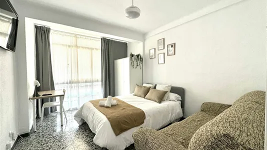 Rooms in Málaga - photo 5