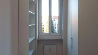 Room for rent in Milano Zona 6 - Barona, Lorenteggio, Milan