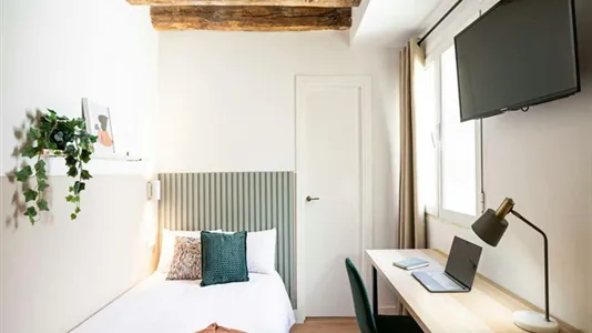 Rooms in Madrid Centro - photo 9