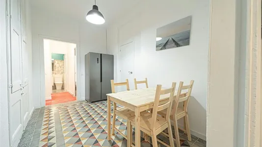 Rooms in Barcelona Ciutat Vella - photo 7