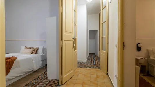 Rooms in Barcelona Ciutat Vella - photo 6