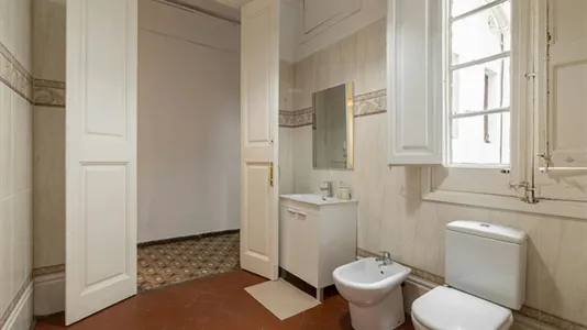 Rooms in Barcelona Ciutat Vella - photo 9