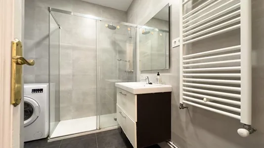 Rooms in Barcelona Ciutat Vella - photo 7