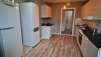 Ljus och rymlig fyrarumslägenhet i centrala Säffle! Nära till buss, tåg och affärer.