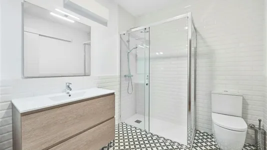 Rooms in Barcelona Ciutat Vella - photo 10