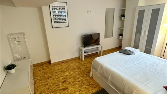 Rooms in Málaga - photo 4