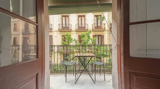 Rooms in Barcelona Ciutat Vella - photo 7