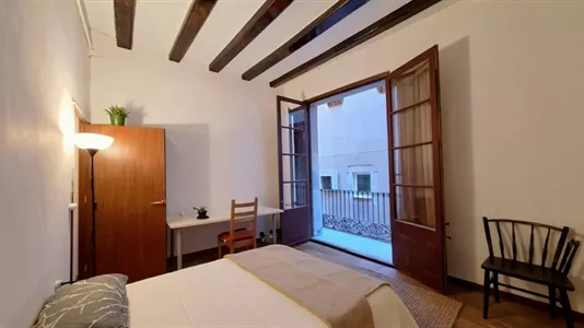 Rooms in Barcelona Ciutat Vella - photo 2