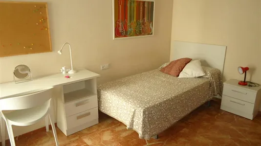 Rooms in Córdoba - photo 1