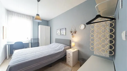 Rooms in Granada - photo 1