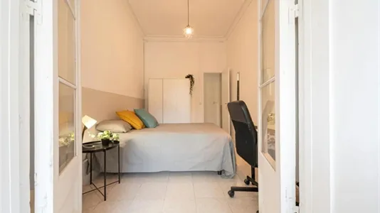Rooms in Barcelona Eixample - photo 2