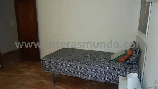 Rooms in Córdoba - photo 2