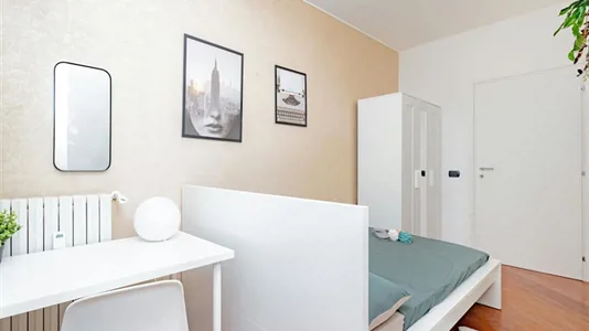 Rooms in Milano Zona 8 - Fiera, Gallaratese, Quarto Oggiaro - photo 3