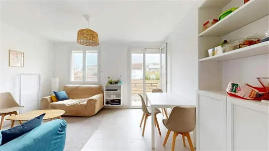 Rooms in Nîmes - photo 3