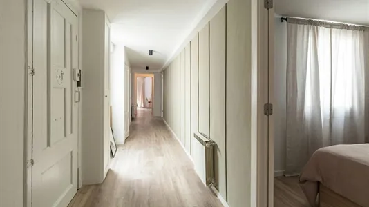 Rooms in Barcelona Ciutat Vella - photo 8