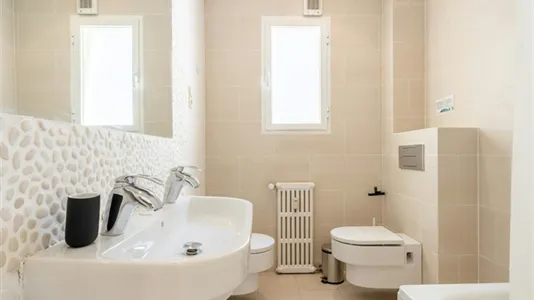 Rooms in Madrid Salamanca - photo 9