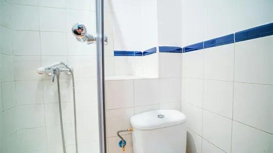 Rooms in Madrid Centro - photo 10