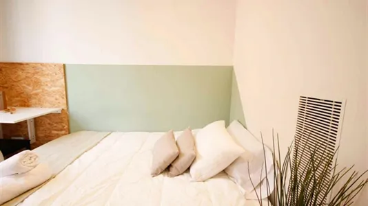 Rooms in Barcelona Sants-Montjuïc - photo 2