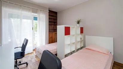 Room for rent in Milano Zona 6 - Barona, Lorenteggio, Milan