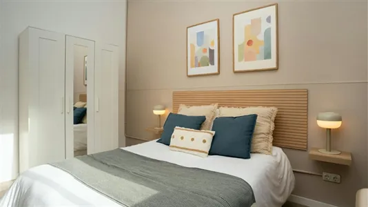 Rooms in Barcelona Eixample - photo 2