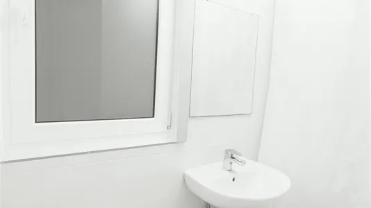 Rooms in Barcelona Ciutat Vella - photo 8