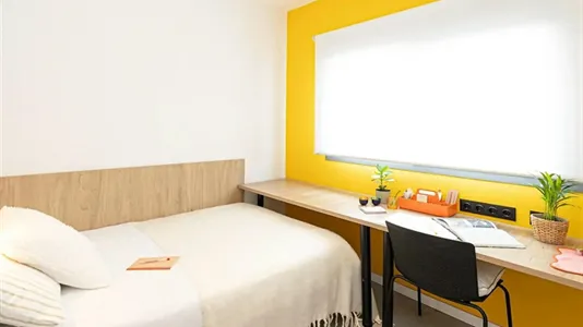 Rooms in Los Bermejales - photo 3