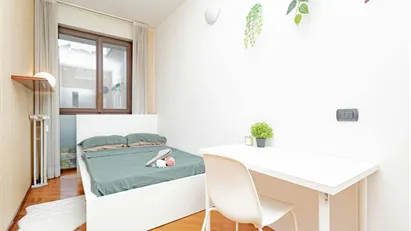 Room for rent in Milano Zona 8 - Fiera, Gallaratese, Quarto Oggiaro, Milan