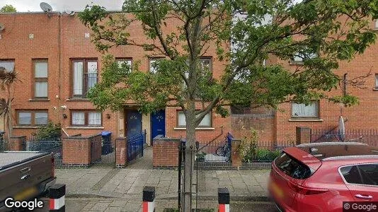 Apartments for rent in London E14 - Photo from Google Street View