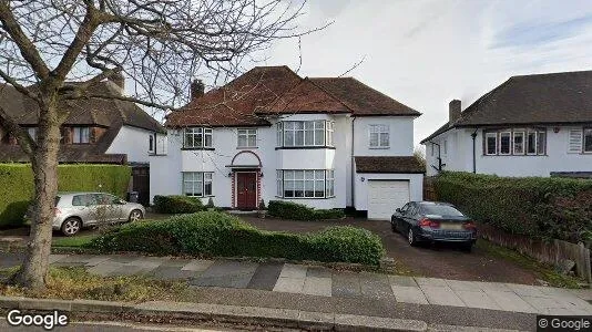 Rooms for rent in London NW7 - Photo from Google Street View