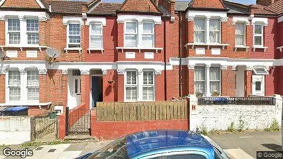 Rooms for rent in London NW2 - Photo from Google Street View